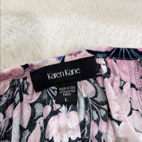 KAREN KANE PINK FLORAL PRINT TIE NECK DOLMAN BLOUSE. - Picture 8 of 9